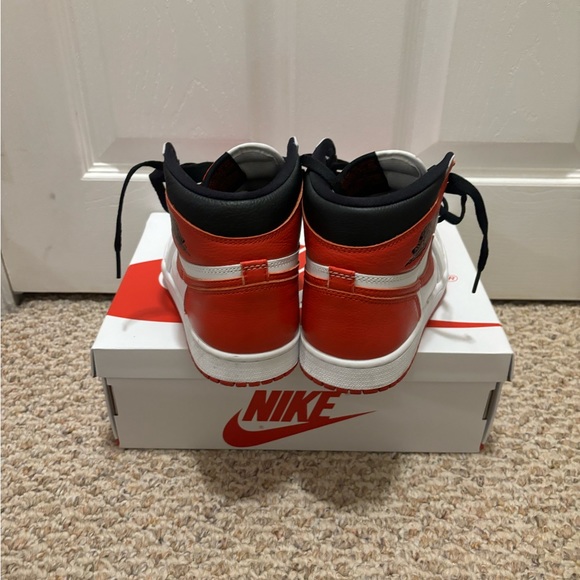 Air Jordan 1 Retro High OG - Picture 3 of 4